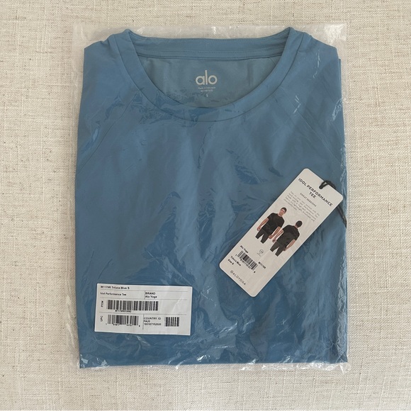 Alo Idol Performance Tee - Picture 3 of 3